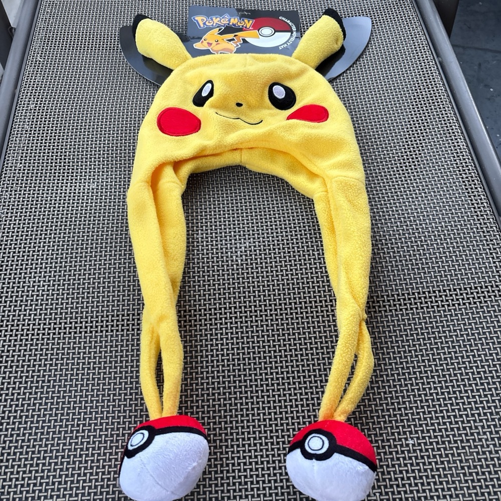 Pokémon Pikachu gotta catch them all yellow beanie hat with poke balls - Picture 3 of 7